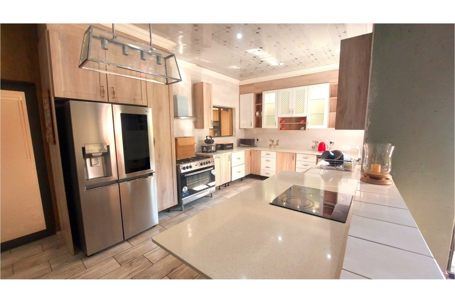 5 Bedroom Property for Sale in Meerhof North West